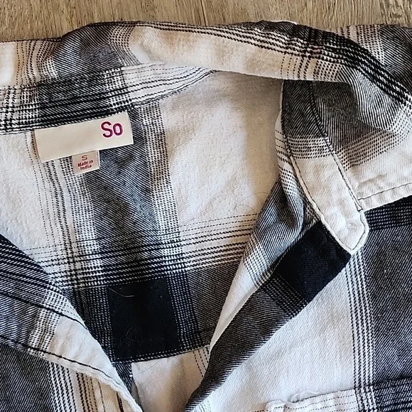 SO Black and White Plaid Cotton Flannel Long Sleeve Jr's size - Picture 3 of 8